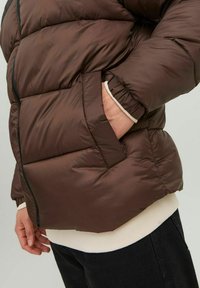 Jack & Jones JJETOBY PUFFER COLLAR - Giacca invernale - seal brown