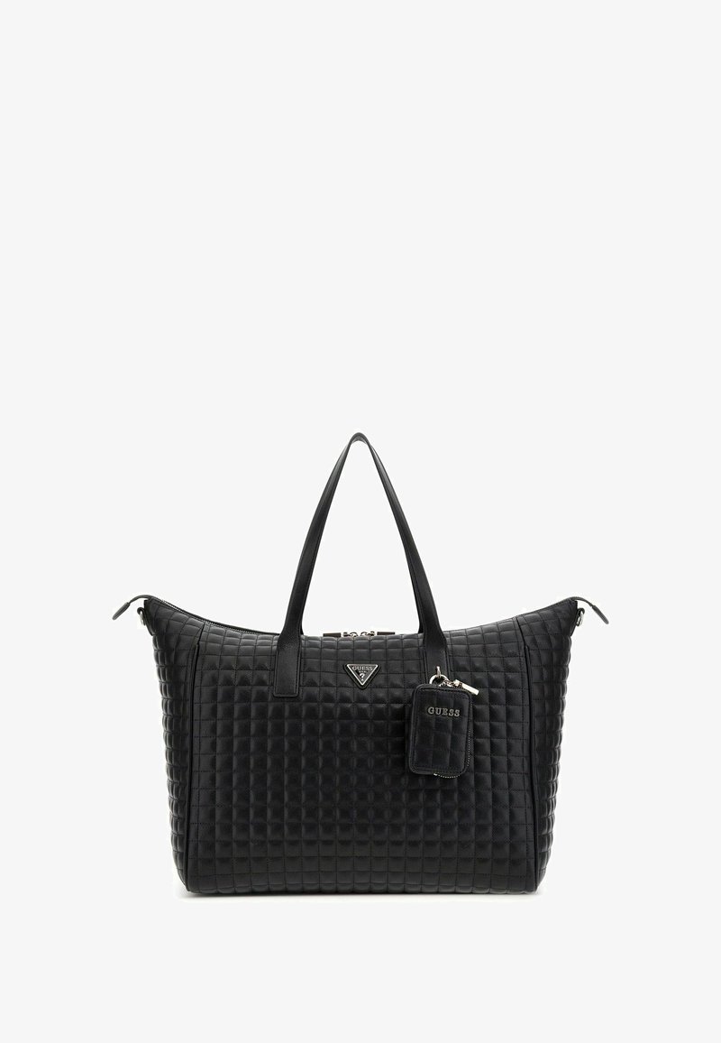 Sac de fourre-tout en cuir matelassé noir avec doubles poignées et fermeture zippée. Comprend une petite étiquette amovible avec le logo "Guess".