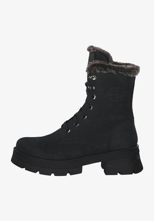 Stivale nero alla caviglia con rivestimento in pelliccia sintetica, suola in gomma resistente, occhielli in metallo e design frontale con lacci. Il materiale sembra morbido e texturizzato.