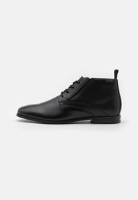 Pier One - LEATHER - Cipele s vezicama - black Minijatura 1