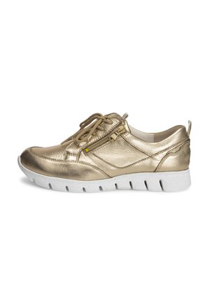 Metallic goldener Ledersneaker mit weißer, profilierter Sohle, Schnürung vorne und seitlichem Reißverschlussdetail.