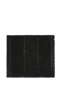 Quadrato di tessuto nero con texture, caratterizzato da filamenti lucidi verticali disposti uniformemente sulla sua superficie.