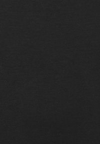 Schwarzer Baumwollstoff mit glatter Textur und gleichmäßiger, subtiler Webart. Keine Muster oder bemerkenswerten Details sichtbar. Geeignet für verschiedene Anwendungen.