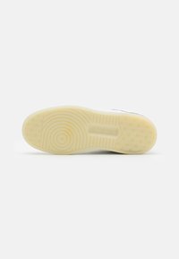 Calvin Klein Jeans BASKET CUPSOLE - Tenisice - creamy white/bright white/oyster