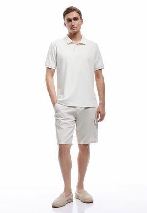 CARGO POCKET - Shorts - beige