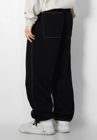 Bershka - PARACHUTE  - Straight leg -farkut - black - 2