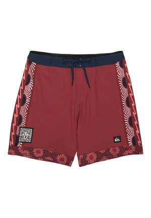 Bordowe kąpielówki z granatowym pasem w talii, bocznymi panelami z wzorami słońca i fal oraz obszyciem w kwiaty, z dwoma logo marki.