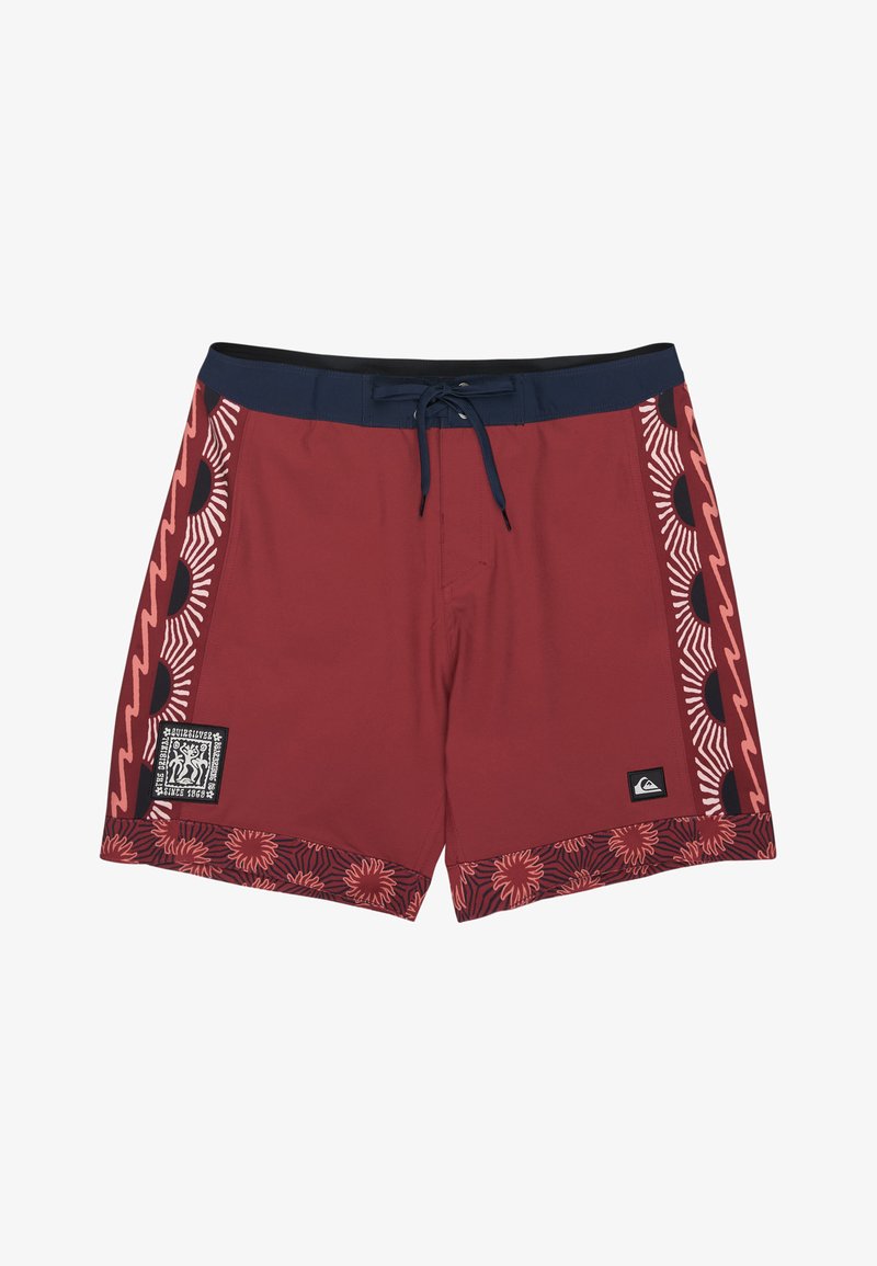 Bordowe kąpielówki z granatowym pasem w talii, bocznymi panelami z wzorami słońca i fal oraz obszyciem w kwiaty, z dwoma logo marki.