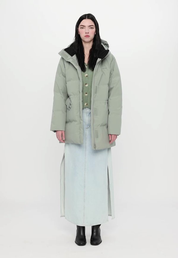 BESSEGGEN JACKET - Down jacket - teal3