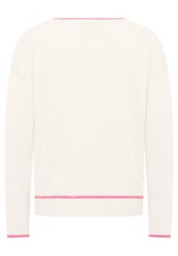 Witte lange mouwen trui met een ontspannen pasvorm. Heeft roze accenten rond de halslijn en de zoom. Zachte, lichte brei textuur.