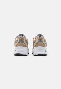 New Balance Sneakers - beige