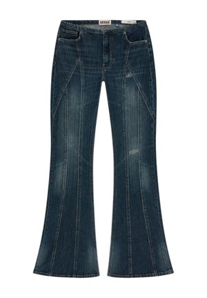 Jeans blu scuro a zampa con dettagli a cucitura verticale, tasche frontali, lievi segni di usura e chiusura con zip.