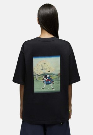 Saē, T-SHIRT TOSHI SAMOURAI GOLF 2 BLACK FEMME - T-shirt imprimé - noir
