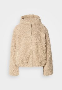 Beige sherpa fleece jakke med høy krage, frontglidelås, lange ermer og sidelommer, vist flatt på hvit bakgrunn.
