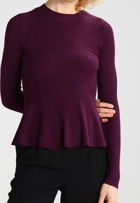 Miss Selfridge Stickad tröja - purple