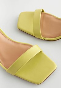 Next FOREVER COMFORT  SIMPLE REGULAR FIT - Sandaler - lime green