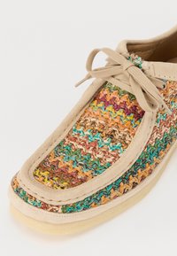 Thumbnail Image 9