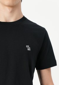 Thumbnail Image 11