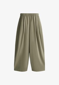 Nem kiválasztott, khaki