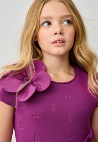 Baker by Ted Baker REGULAR FIT - CORSAGE EMBOSSED  - Kasdienė suknelė - purple