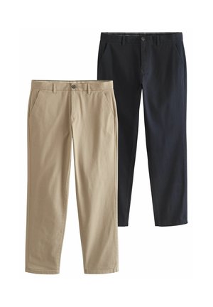 Deux paires de pantalons droit : un beige et un bleu marine. Les deux disposent de poches latérales et d'une fermeture à bouton. Tissu en coton lisse.