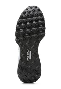 Svart gummisula med diamanformade mönster; har "Cole Haan" och "Grand 360" varumärken präglade på sidan.