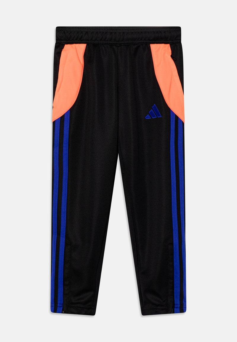 Crne atletske hlače s narančastim bočnim panelima, plavim prugama i Adidas logotipom. Izrađene od glatkoga, laganog materijala. Elastična struk.