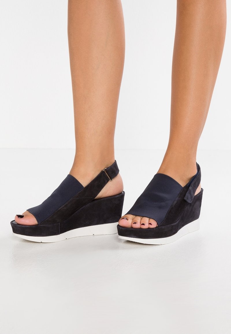 Högl Sandály na platformě - dark blue