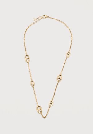 Naszyjnik z łańcuszka w kolorze złotym z owalnymi i prętowymi ogniwami równomiernie rozmieszczonymi na łańcuszku na jednolitym białym tle.