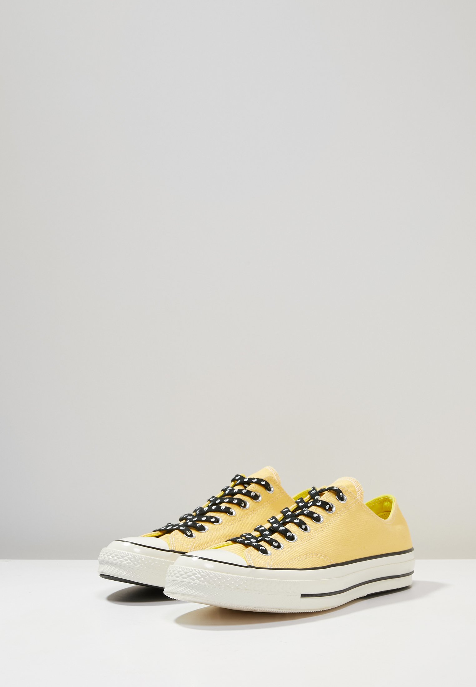 Converse CHUCK TAYLOR ALL STAR 70 OX Joggesko butter CHUCK TAYLOR ALL STAR '70 OX Joggesko sunflowerblack