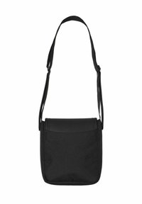 Zwarte stoffen schoudertas met een soepele klep aan de bovenkant, verstelbare schouderband en rechthoekige vorm. Kenmerkt zich door stikselaccenten en een minimalistisch design.