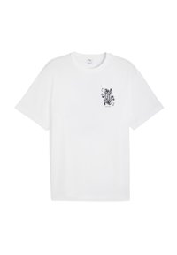 Hvid kortærmet t-shirt med et lille sort grafik af et abstrakt væsen, der holder fodbold, og teksten "Play smarter" på brystet.