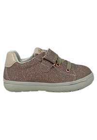 Sneaker marroni chiari con finitura glitterata, dotati di un accento beige, lacci verdi e una suola in gomma testurizzata. Cinghia in Velcro per una vestibilità sicura.