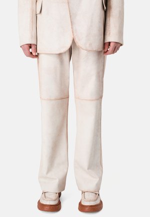 Lederhose - rot weiß