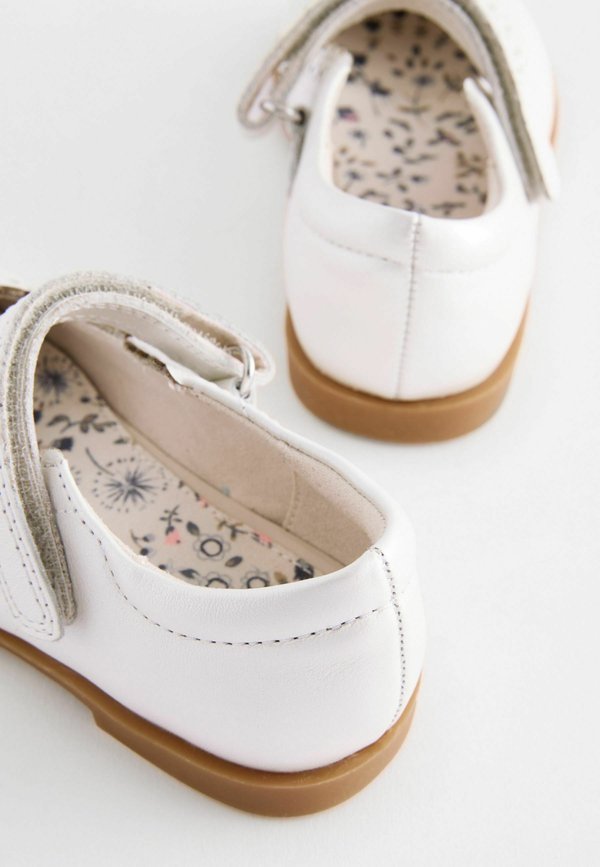 REGULAR FIT  BROGUE – Klassischer Ballerina – silver