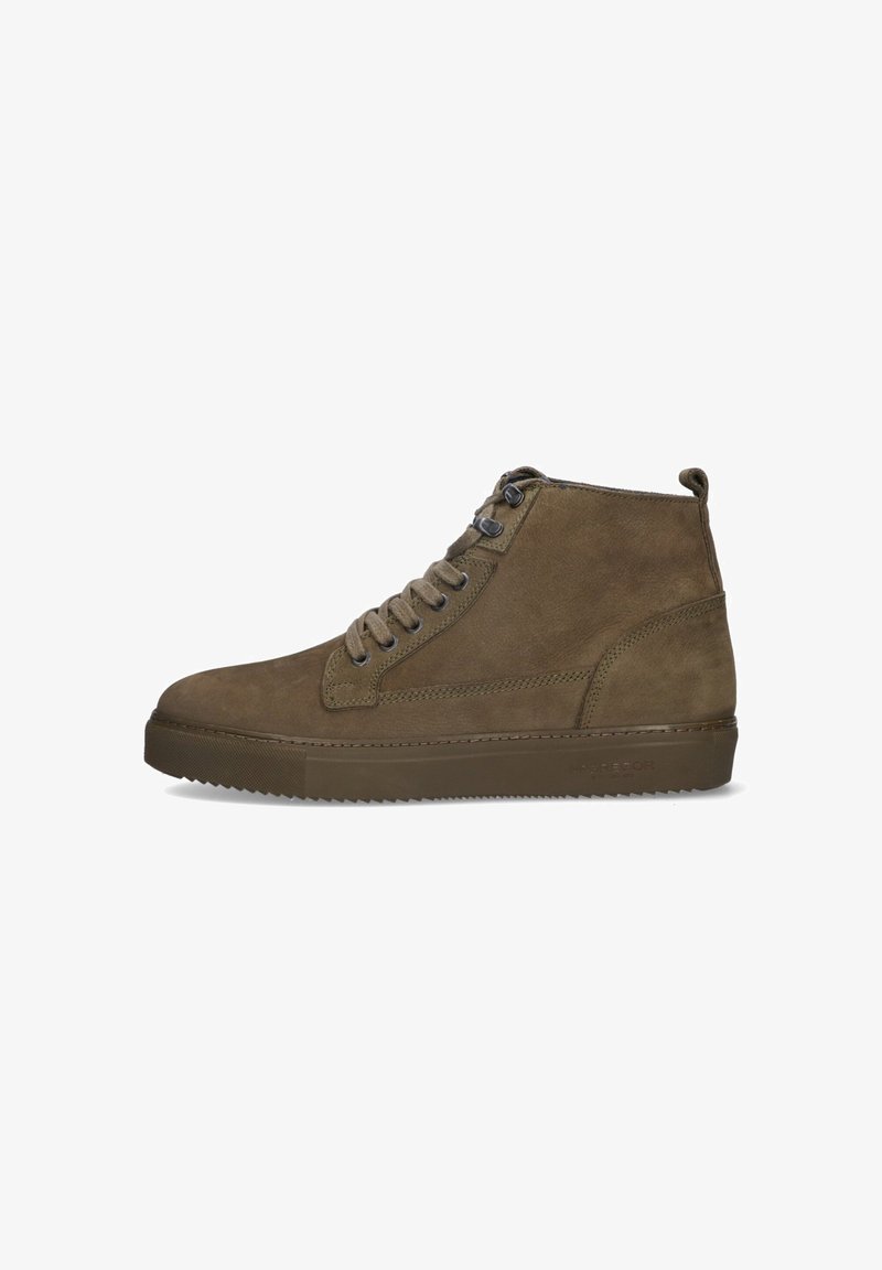 Donkergroene suede high-top sneakers met metalen oogjes en veters, rubberen zool en een achterste aantreklip. Gelaagd afwerking op het bovenwerk.
