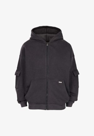 Tamsiai pilka zip-up gobtuvė su priekinėmis kišenėmis, raukšlėtomis rankovėmis ir apatine dalimi, šoninėmis kišenėmis ant rankovių ir prijungtu gobtuvu.