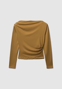 Top a maniche lunghe color ruggine realizzato in tessuto morbido, con scollo drappeggiato e dettaglio arricciato sui lati. Design casual aderente.