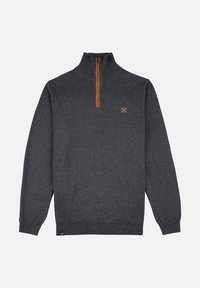 Pull en gris foncé avec un col montant, présentant une fermeture à demi-zip en orange brûlé et un petit logo sur la poitrine. Texture douce.