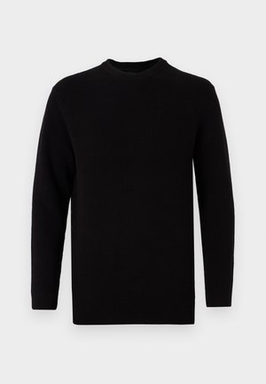 Črni rebrasti pleteni pulover z dolgimi rokavi, okroglo ovratnikom in ravnim robom. Tekstura je gladka in rahlo raztegljiva.