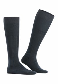 Calze nere al ginocchio con texture a coste, realizzate in un tessuto liscio con strisce verticali e rinforzi nella parte della punta e del tallone.