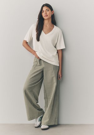 Next REGULAR FIT -SLOUCH V-NECK - T-shirt imprimé - ecru