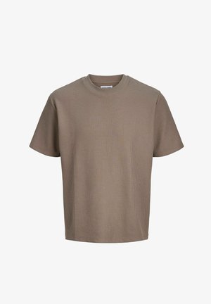 Rjava kratka majica s kratkimi rokavi, izdelana iz teksturirane tkanine, okroglega ovratnika in ravnega kroja, z minimalnim dizajnom brez okrasnih elementov.