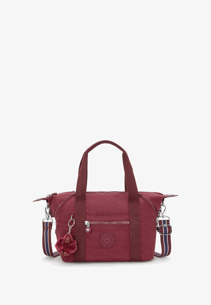 Borsa bordeaux con doppi manici, tracolla regolabile a righe, chiusura con zip, tasca frontale e un portachiavi a forma di scimmia decorativo. Tessuto testurizzato.