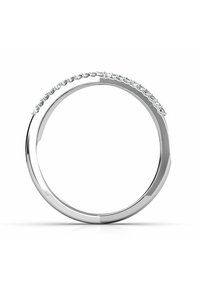 Zilver ring bezet met diamanten, met een gladde, gepolijste band en een delicate rij rond geslepen stenen langs de bovenrand.
