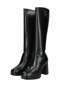 Bottes noires en cuir allant jusqu'au genou avec un design épuré, bouts carrés, talons hauts épais et fermeture éclair sur le côté. Texture lisse ; embellissements minimalistes.