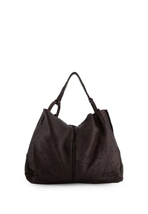 Mørkebrun lædertaske med flettede håndtag og små perforerede stjerneformede detaljer på kroppen.