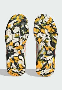 adidas Performance AX2R HIKING SHOES - Trekingové boty - coral fusion white solar gold