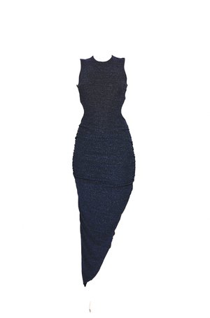 Μπλε σκούρο φόρεμα χωρίς μανίκια, εφαρμοστό, κατασκευασμένο από υφασμάτινο υλικό με απαλή λάμψη. Διαθέτει ραφές με πιέτες και στενή γραμμή στο τελείωμα.