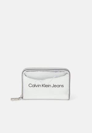 Calvin Klein Jeans SCULPTED ZIP AROUND  - Portefeuille - silver-coloured